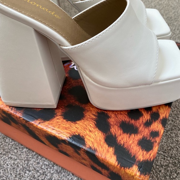 Chunky white platform sandals - Picture 2 of 4